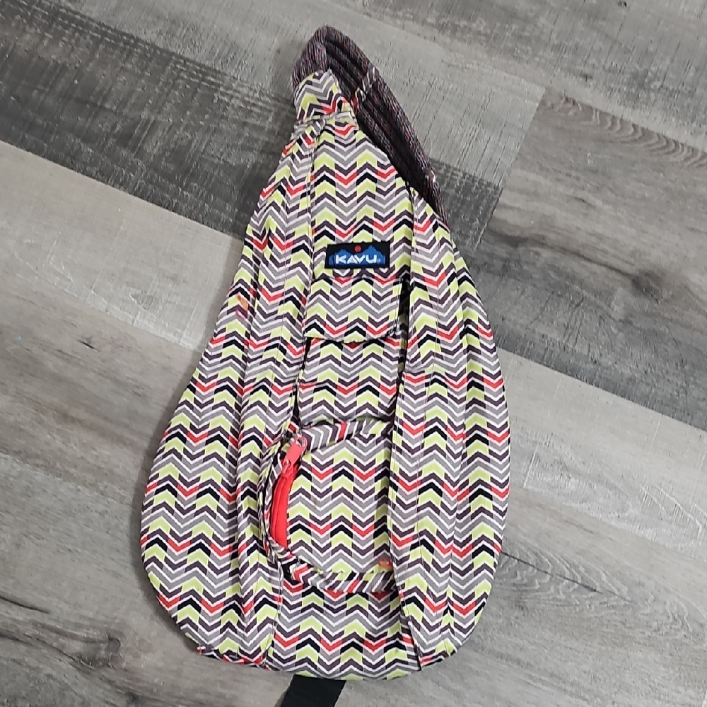 KAVU Zigzag Pattern Sling Bag (B)